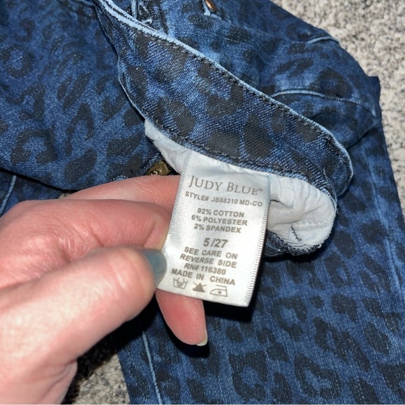 Judy Blue Women SZ 5/27 Animal Print Skinny Fit Raw hem Mid Rise Cheetah Jeans - Picture 8 of 11